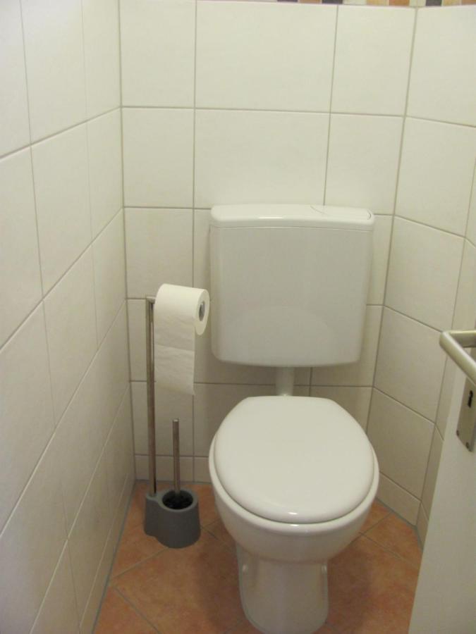 #1Gemuetliches Ruhiges Sonniges Balkonzimmer Mit Gemeinschaftsbad W-Lan Airport Nah Late Night Check In Haus Nr 9,5 Trunkelsberg エクステリア 写真